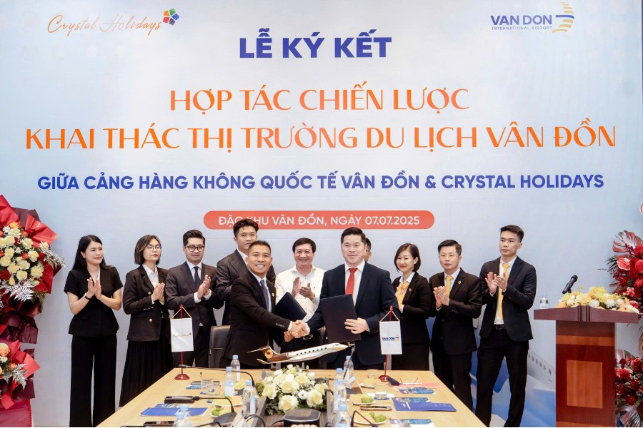 Crystal Holidays and Van Don International Airport Sign Strategic Partnership for Tourism Development