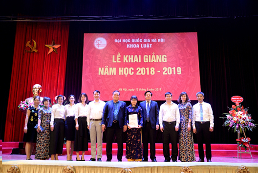 Lễ trao học bổng Khoa luật Trường đại Quốc Gia Hà Nội (12/09/2018)